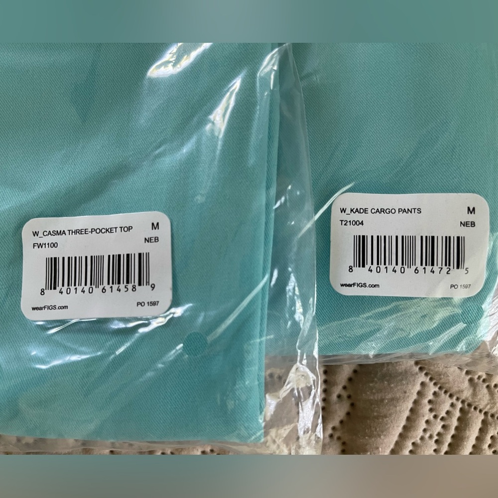 Set-FIGS Neon Blue Women's Scrub Set - Top & Cargo Pants - Picture 5 of 8